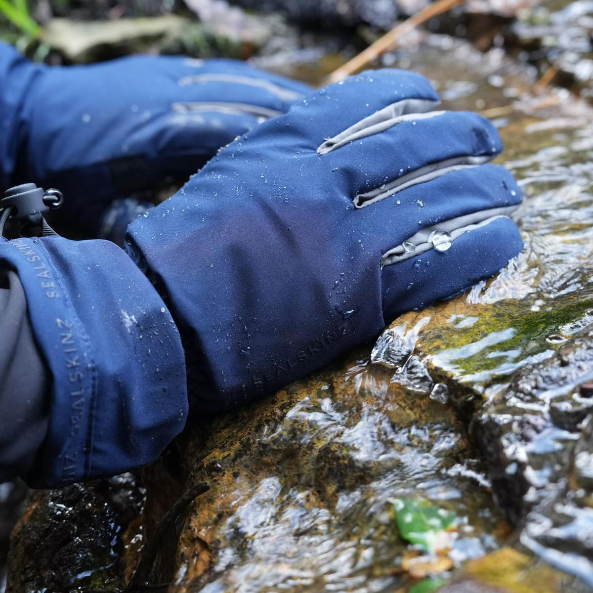 Women's waterproof lightweight gauntlet gloves in blue, knuckle details and drawcord wrist