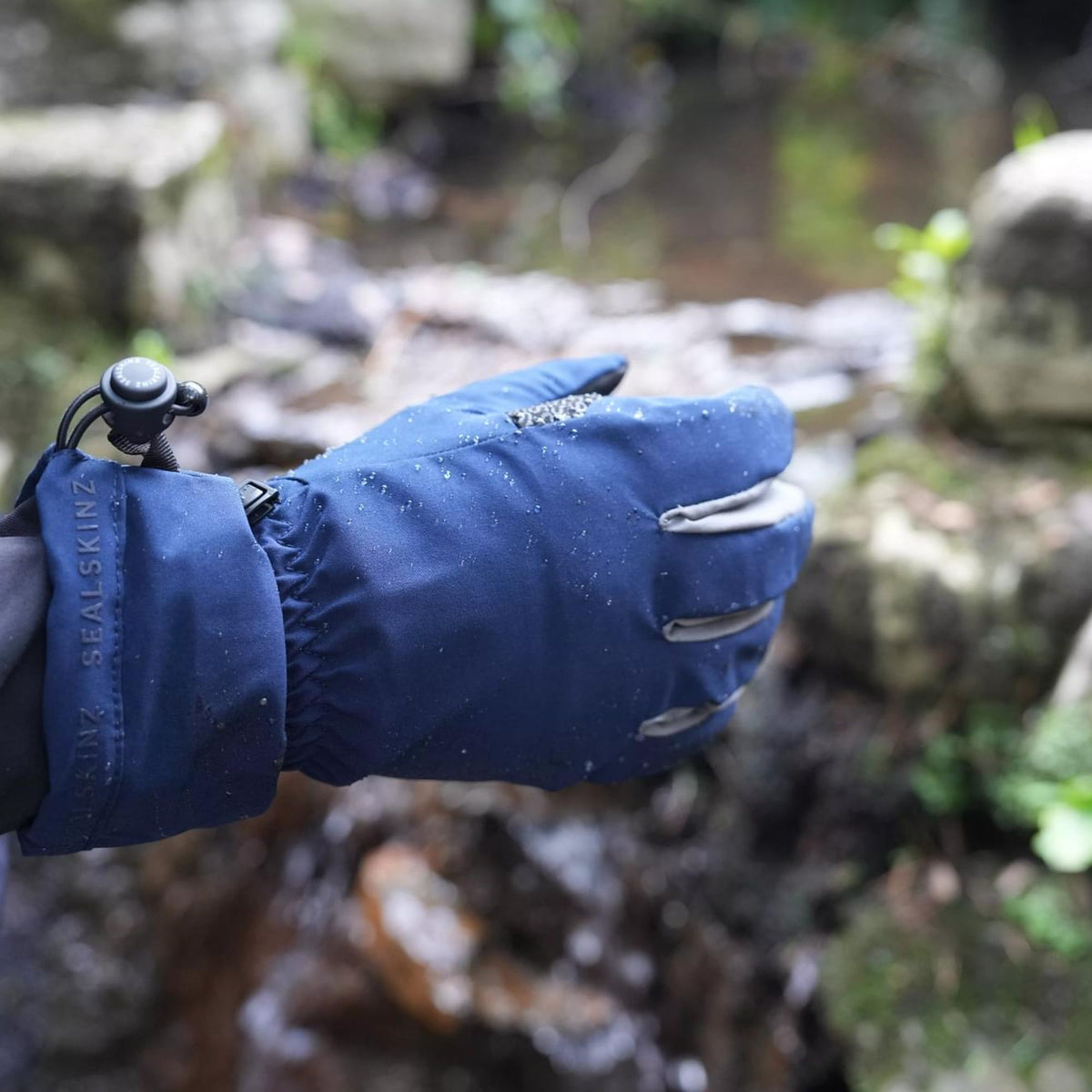 Women's waterproof lightweight gauntlet gloves in blue, adjustable drawcord wrist