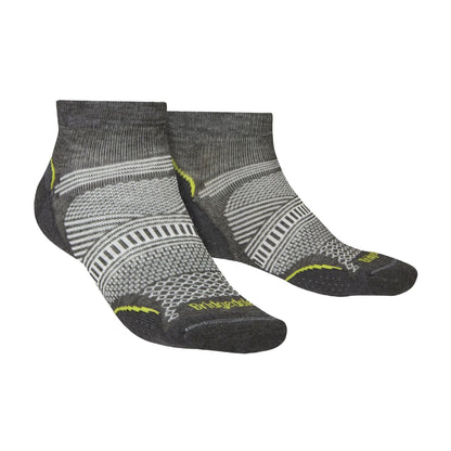 Men's low-cut hiking socks in graphite with gray stripes and neon yellow accents