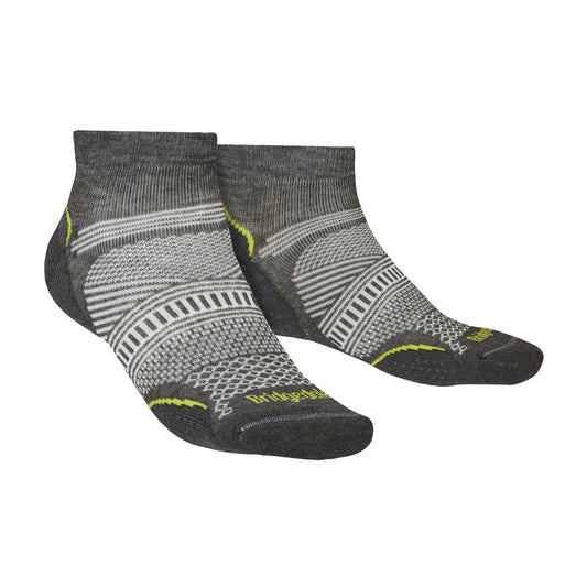 Men's low-cut hiking socks in graphite with gray stripes and neon yellow accents