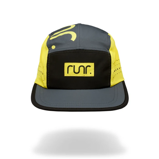 Technical running hat in dark gray with yellow panels and front logo patch