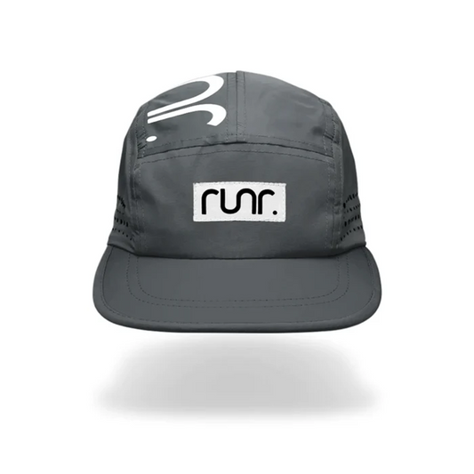 Technical running hat, dark gray/black with RUNR logo patch and curved brim