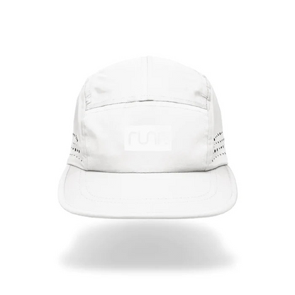White technical running cap with curved brim, 5-panel crown, logo print