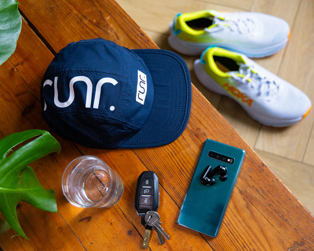 Navy runr running cap with front logo, mesh backing, and curved brim
