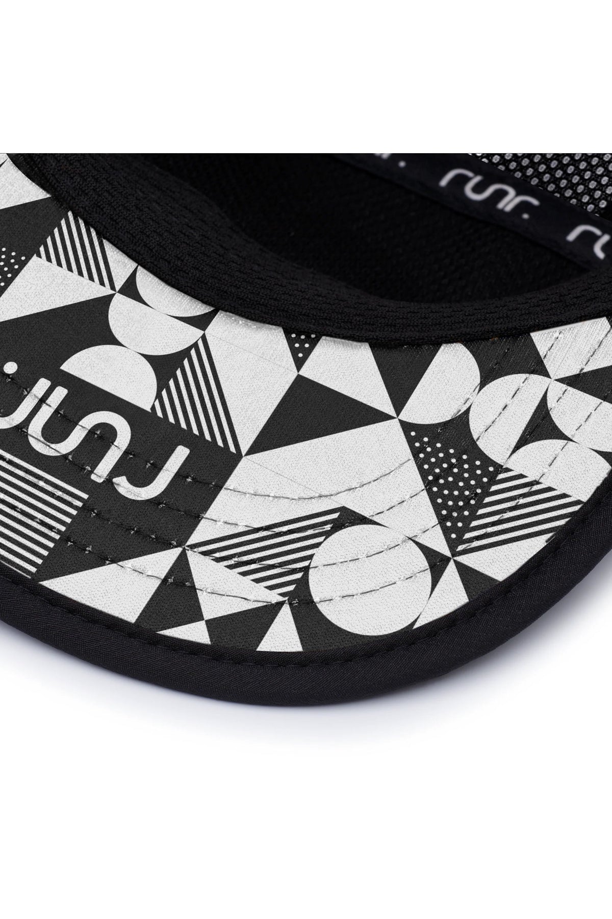 Black running hat with patterned underside brim and black logo