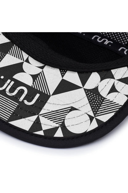 Black running hat with patterned underside brim and black logo