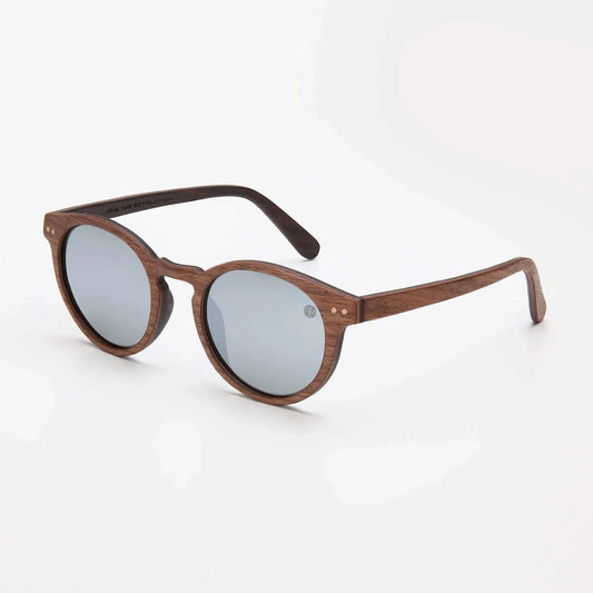 Wood-look round sunglasses with mirrored silver lenses and slim dark temples