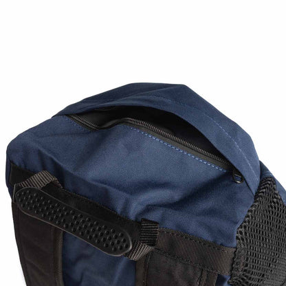 Navy blue climbing rope bag close-up with zipper and black mesh side panel